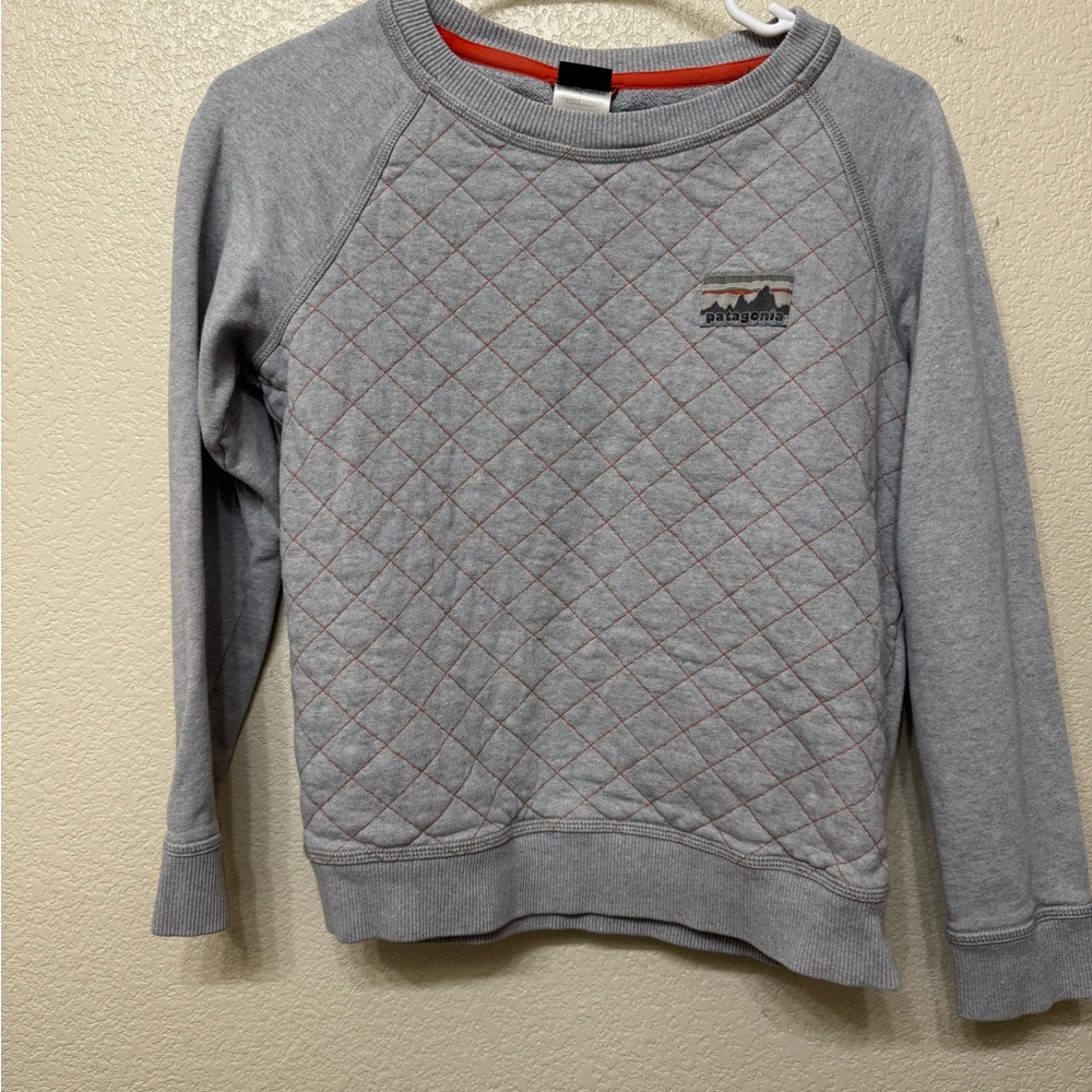 Patagonia- Women’s Quilted Gray Sweatshirt